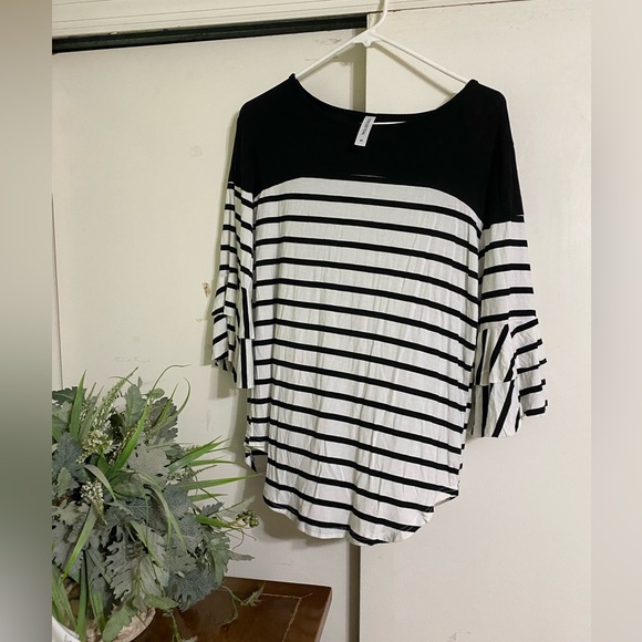 Tickled teal Tops - Tickled Teal black & cream color tunic